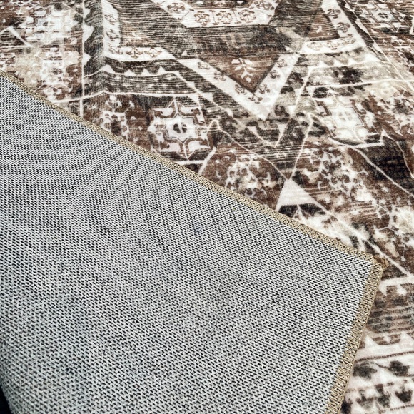 Easerug 5x3 Area Rug - Picture 2 of 4